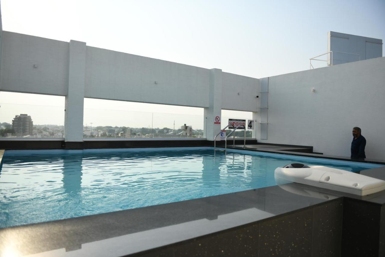 Hotel Blueivy Ānand Exterior foto